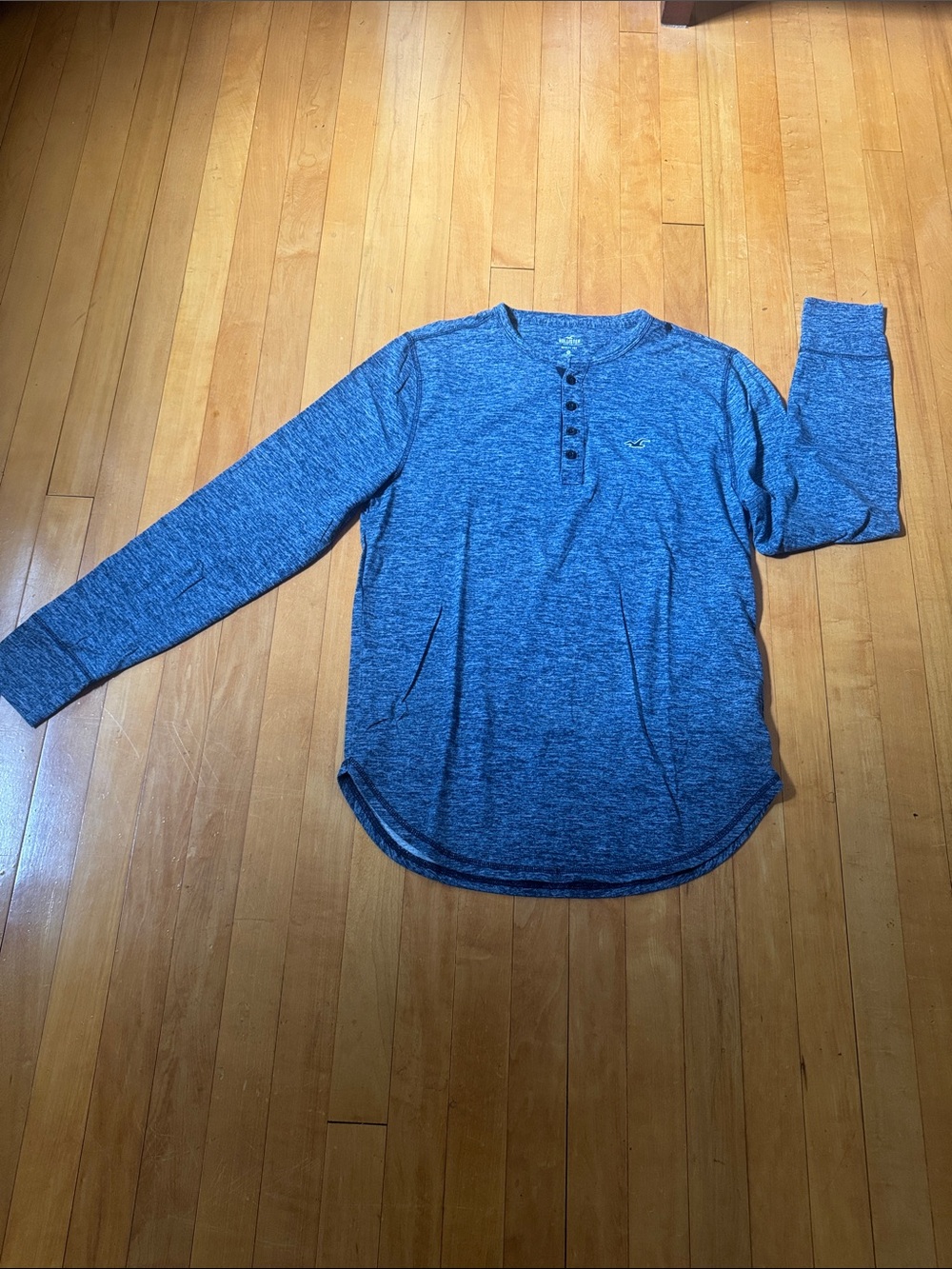 Hollister Heathered Blue Long-Sleeve Henley Tee men’s M